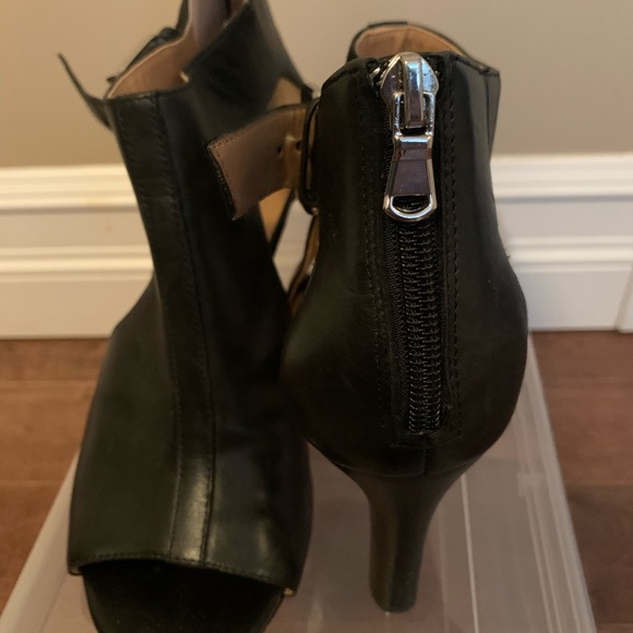 Coach and four leather sandals - Picture 3 of 6